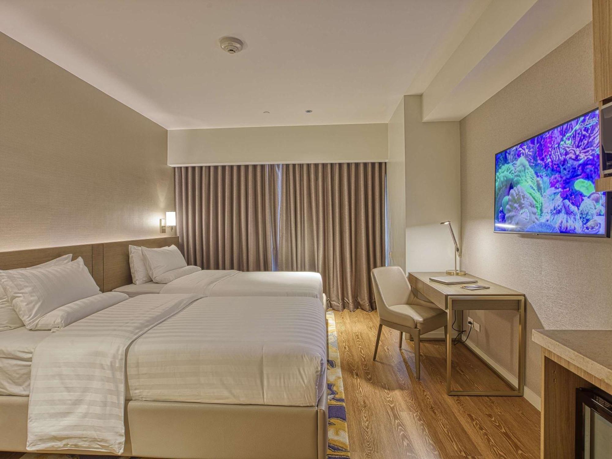 Novotel Suites Manila At Acqua Mandaluyong Exterior foto